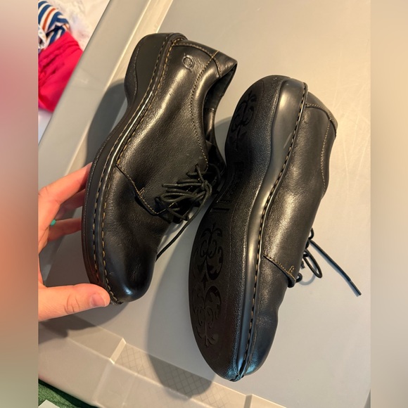 Women’s 7.5 born shoes black - Picture 6 of 7